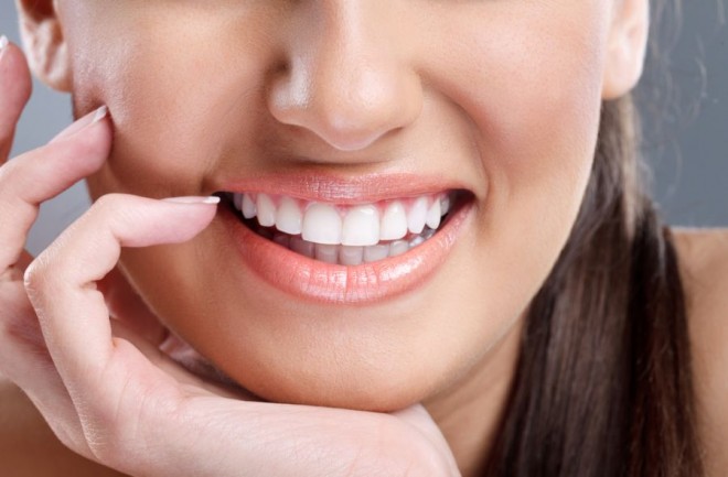Como clarear os dentes com receitas caseiras