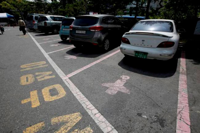 Coréia do Sul cria vagas de estacionamento extra grandes para mulheres