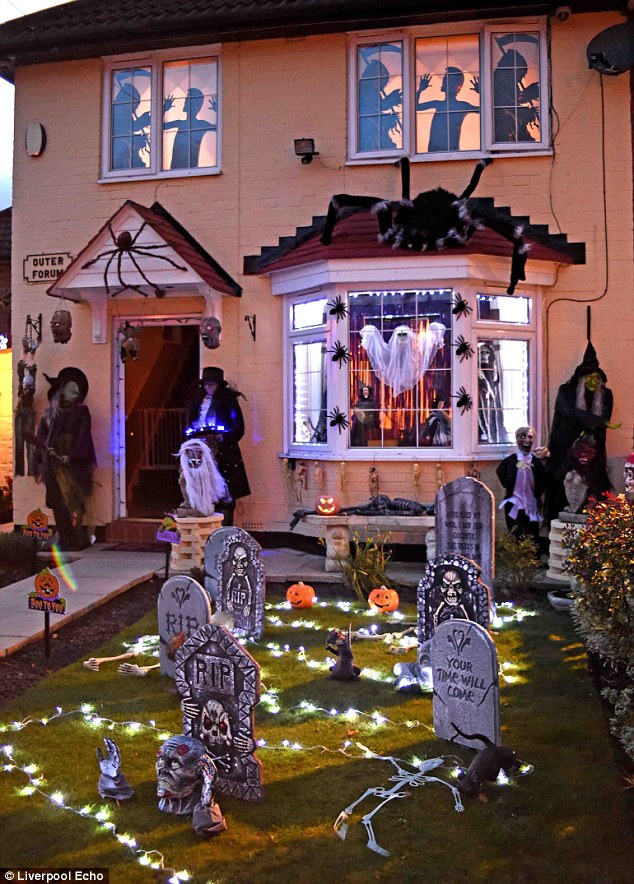 Dia das Bruxas inspira proprietários a decorarem suas residências na Inglaterra