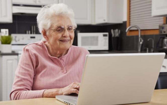 Estudo mostra que internet ajuda a diminuir depressão em idosos
