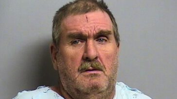 Homem que espiou mãe e filha em banheiro público pega 1 ano de prisão