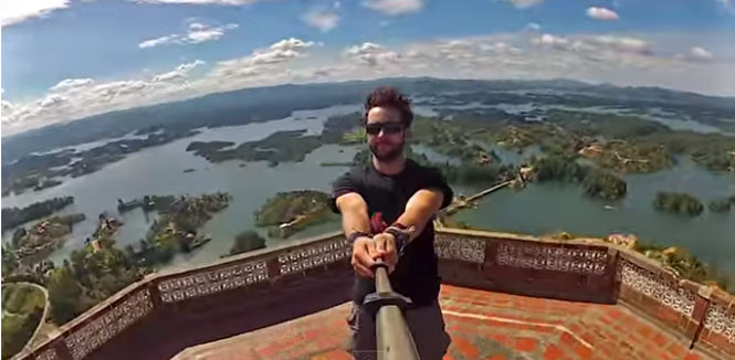 Jovem cria vídeo incrível de selfies pelo mundo e arrecada dinheiro para caridade