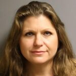 Professora é presa por praticar relação oral em aluno de 15 anos dentro de sala de aula