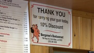 Restaurante causa polêmica ao oferecer desconto a clientes que estiverem armados