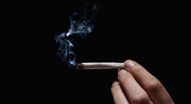 Uso de maconha aumenta risco de problemas cardíacos e pode ser fatal em jovens e adultos de meia idade